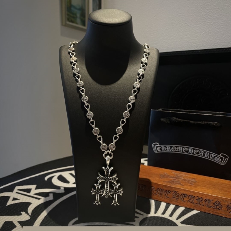 Ch**me He**ts necklaces